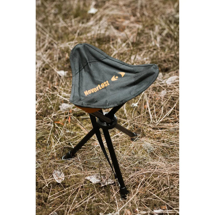 NeverLost Tripod Stol – Sammenleggbar Turstol for Jakt og Friluftsliv - Game-On.no