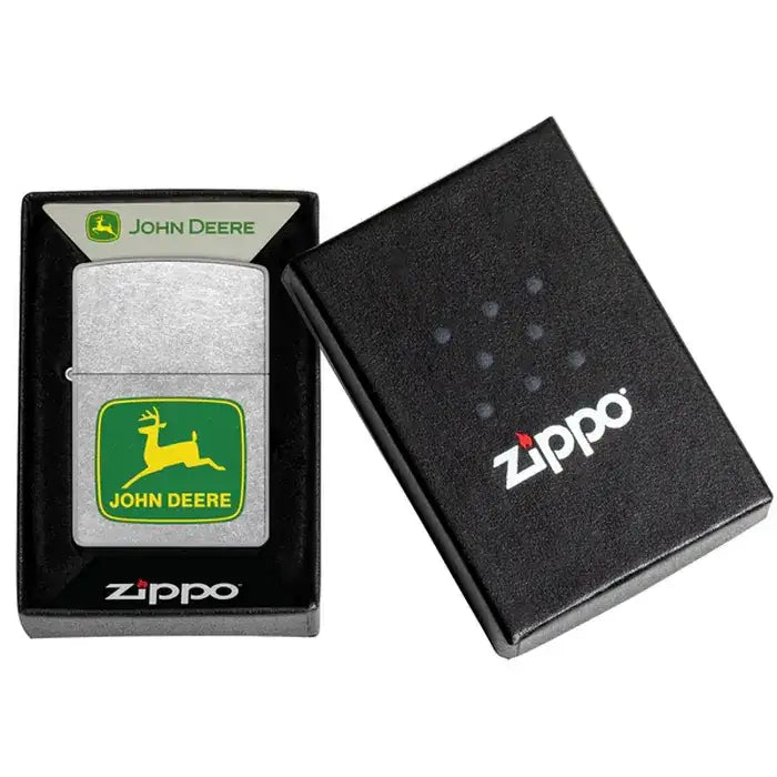 Zippo - John Deer Klassisk Logo - Street Chrome Lighter - Game-On.no
