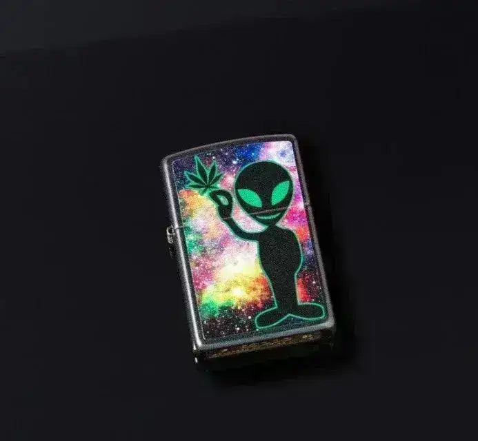 Zippo Lighter - Alien Design Iridescent - Game-On.no