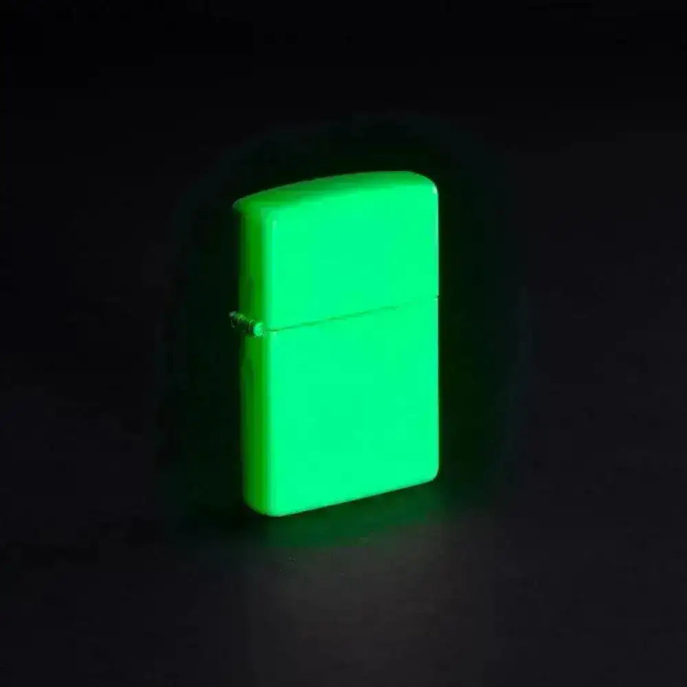 Zippo Lighter - Klassisk Hvit Selvlysende Lighter - Game-On.no