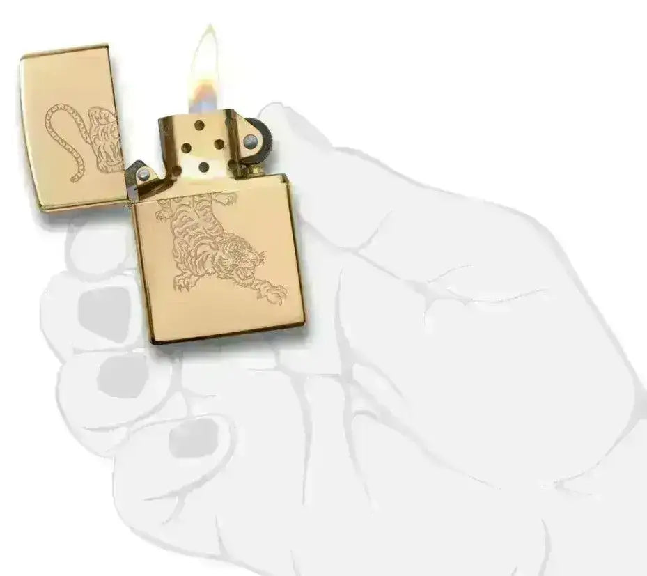 Zippo Lighter - Tiger på High Polish Brass - Game-On.no